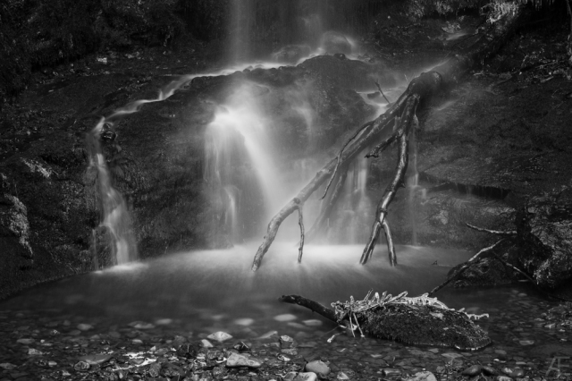 Glennifer-Braes-Waterfall